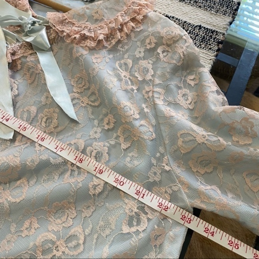 Vintage 1960’s Best & Co. Odette Barsa Blue Pink Lace Overlay Satin Robe Small - Picture 11 of 16